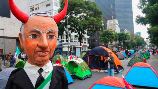 FRENA BCS participa en marcha en la CDMX contra gobierno de AMLO Campamento BCS