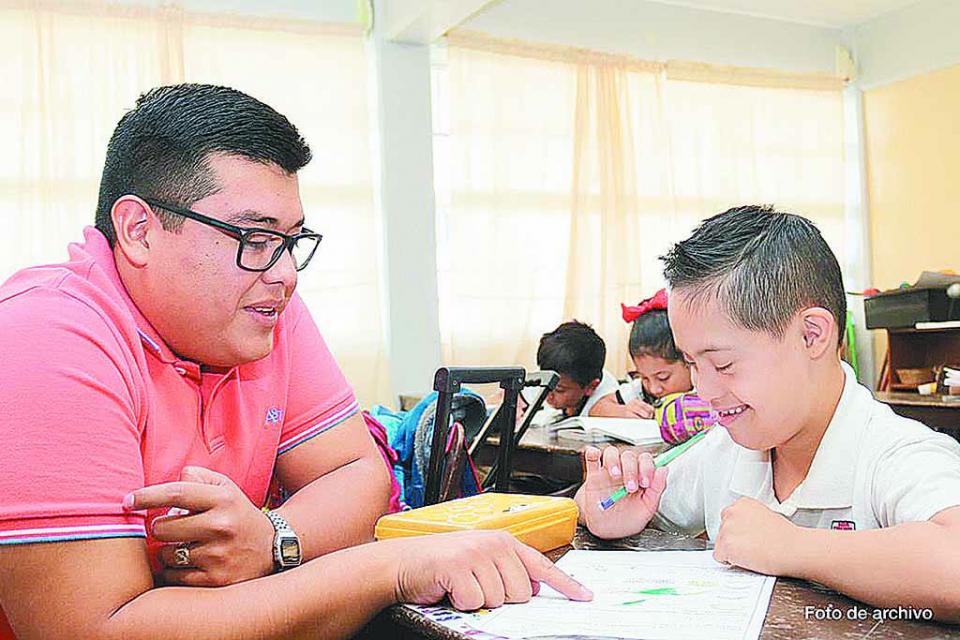 Dos mil 445 alumnos con discapacidad de BCS recibirán beca Dos mil 445 alumnos con discapacidad de BCS recibirán beca