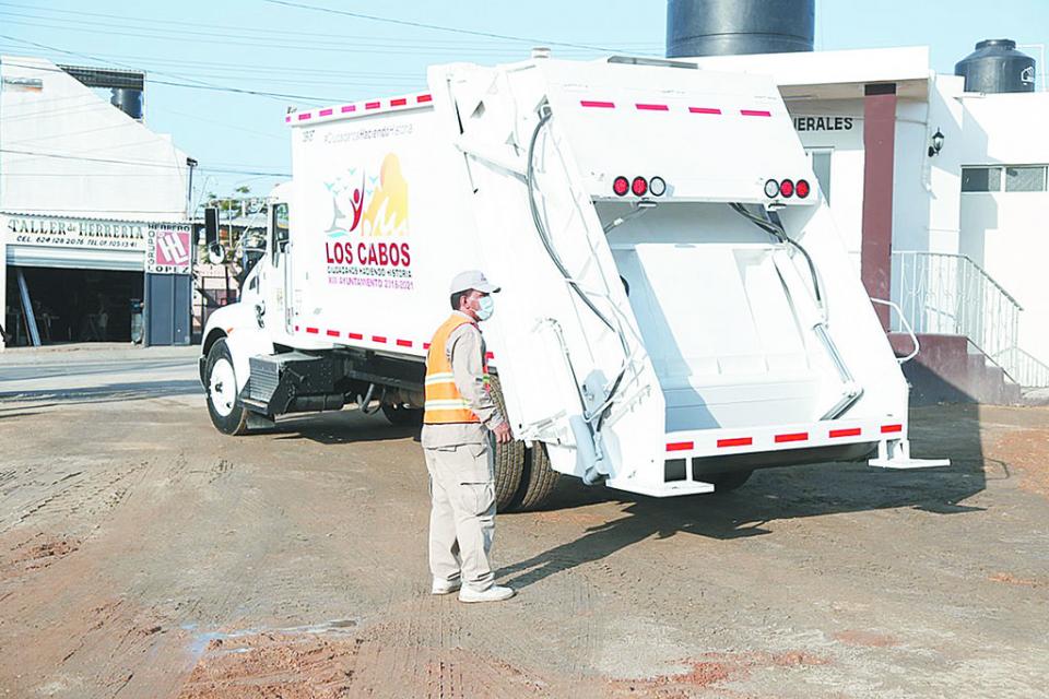 Rehabilitan camión recolector de basura en CSL Rehabilitan camión recolector de basura en CSL