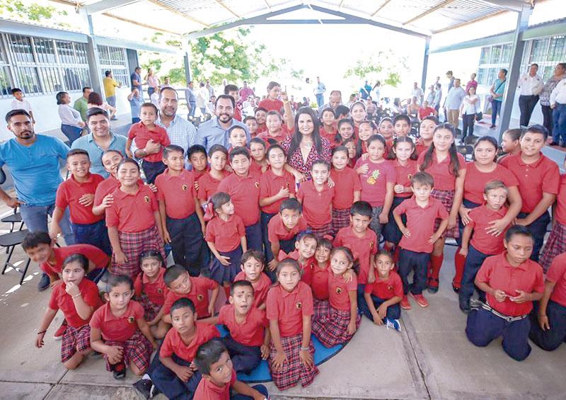 Actual Administración ha beneficiado a 10 mil estudiantes Actual Administración ha beneficiado a 10 mil estudiantes