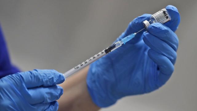 Reino Unido advierte riesgo de alergia por vacuna Pfizer/BioNTech Vacuna contra covid-19