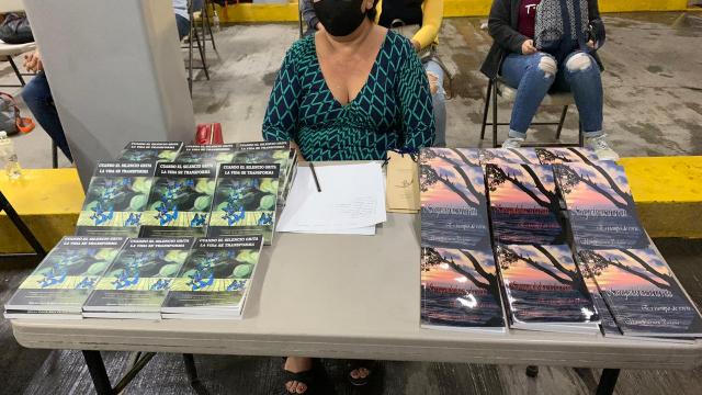 Presentan libro que enseña cómo autocuidarse en la pandemia Presentación del libro, Navegando por la Vida, Es Tiempo de Vivir