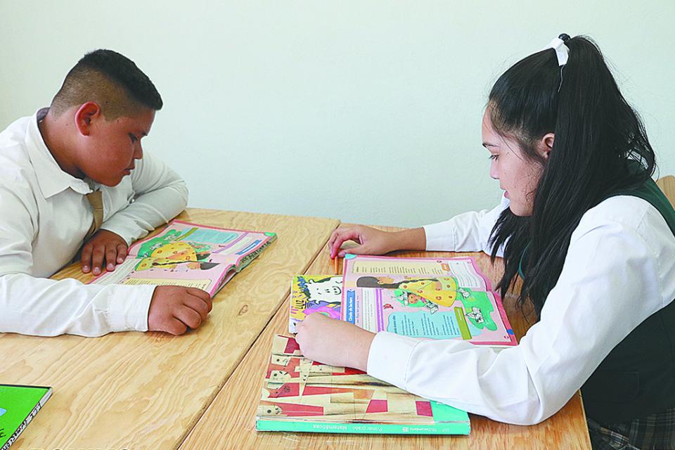 Estudiantes de BCS los que más concluyen su secundaria Estudiantes de BCS los que más concluyen su secundaria