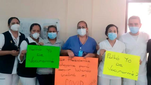En CSL se manifiestan trabajadores de IMSS, piden ser vacunados En CSL se manifiestan trabajadores de IMSS, piden ser vacunados