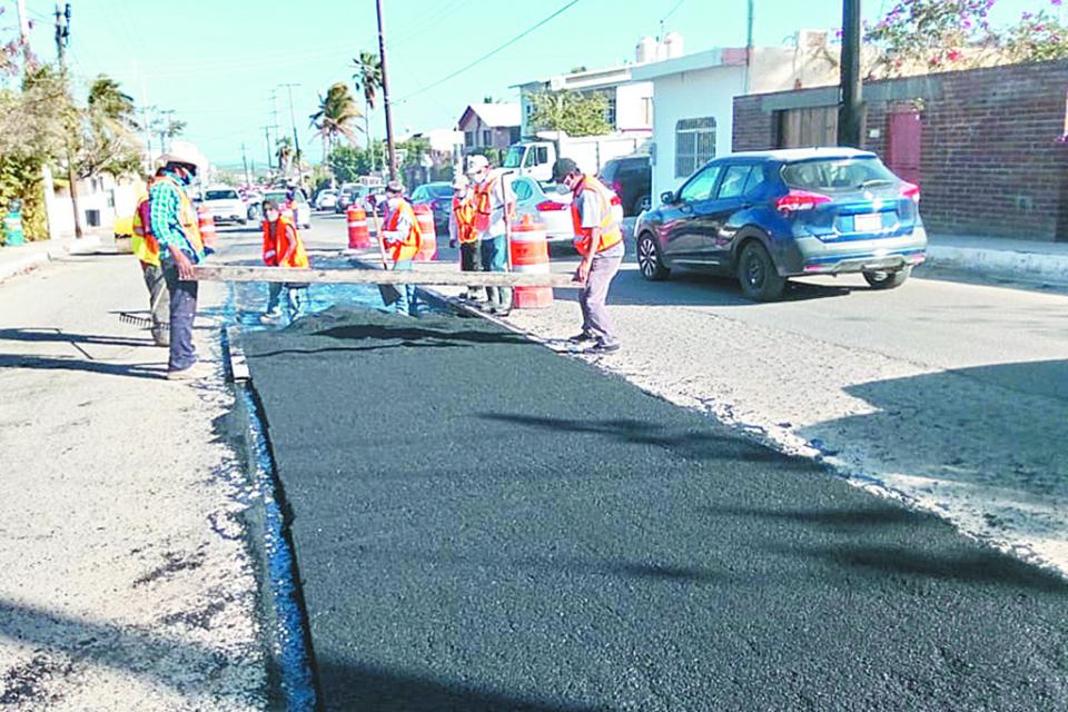 Realizan rebacheo en Paseo Barlovento en San José del Cabo Realizan rebacheo en Paseo Barlovento en San José del Cabo