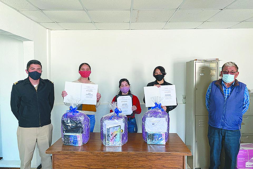 Premian a ganadoras en BCS del certamen “La Juventud y la Mar” Premian a ganadoras en BCS del certamen “La Juventud y la Mar”