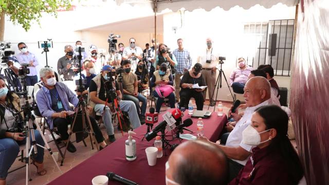 Víctor Castro a favor del diálogo con choferes de transporte público y plataformas digitales Víctor Castro