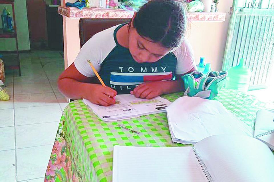 Previenen deserción enTelesecundarias con entrega de cuadernillos Previenen deserción enTelesecundarias con entrega de cuadernillos