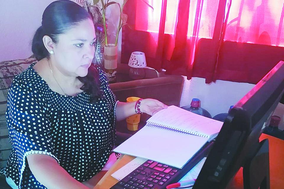 Encuestan a docentes sobre modelo a distancia Encuestan a docentes sobre modelo a distancia