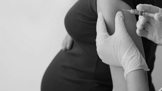 Mujeres embarazadas ya podrán recibir vacuna contra covid-19 Mujer embarazada recibiendo vacuna