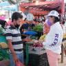 Dialoga Rocxana Reyes con locatarios del mercado municipal Candidata de PES