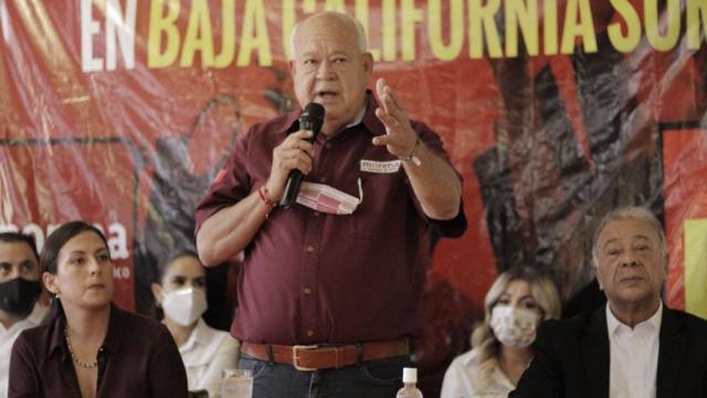 Becas para personas con discapacidad de 30 a 65 años compromete Víctor Castro Candidato a la gubernatura por Morena-PT