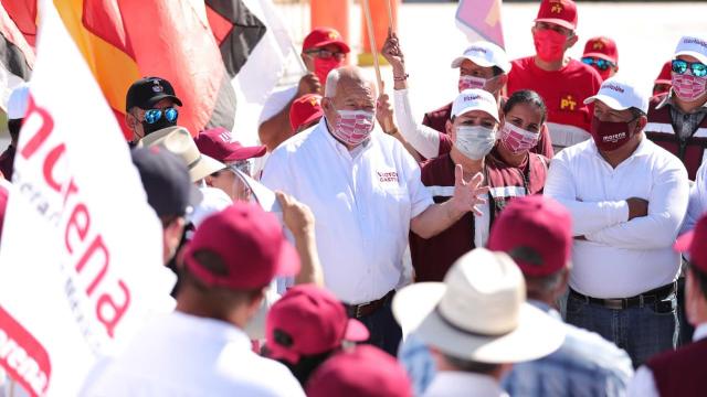 Gobierno de Morena garantizará a jóvenes inclusión social Víctor Castro con jóvenes de Comondú