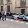 Se reúne AMLO con Carlos Slim y Claudia Scheinbaum Carlos Slim entrando al Palacio Nacional para reunirse con el presidente